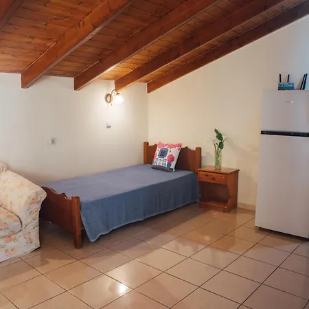 Апартаменты Tsirigotis Hous