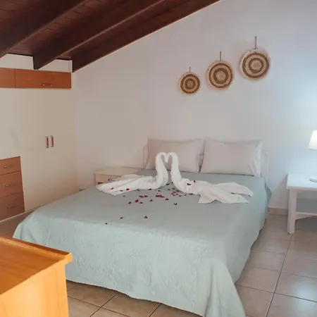 Апартаменты Tsirigotis Hous *