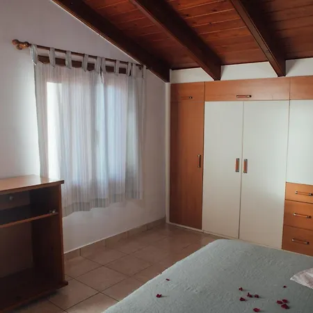 Tsirigotis Hous *